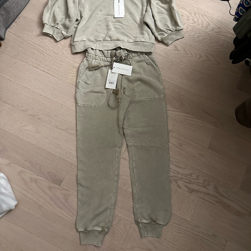 NWT Something Navy Paperbag Sweatpants in light tan/gray (from set)
